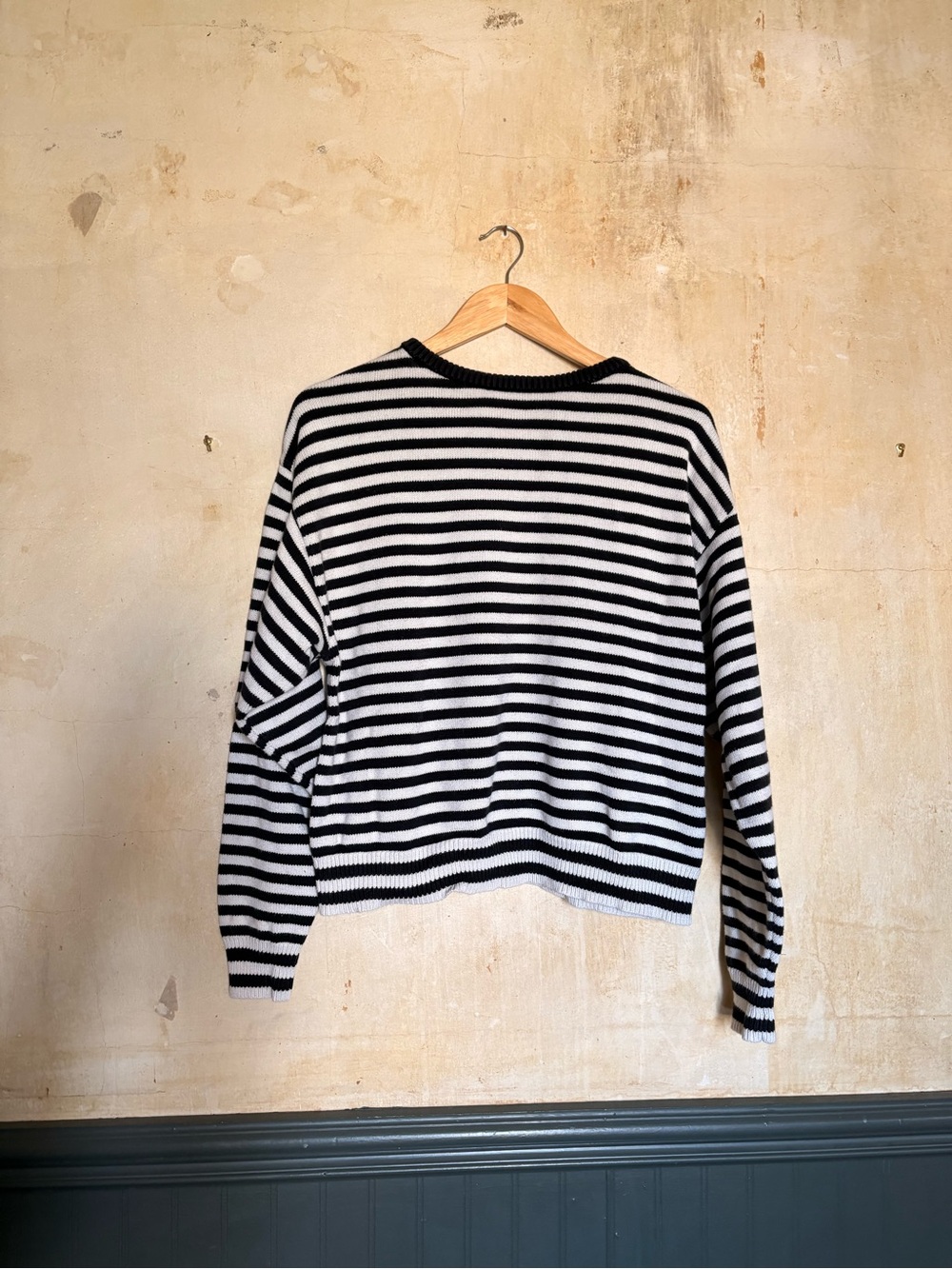 SONDERHAUS ‘I Can’t Believe It’s Not Vintage’ crewneck sweater, size small - Picture 3 of 5